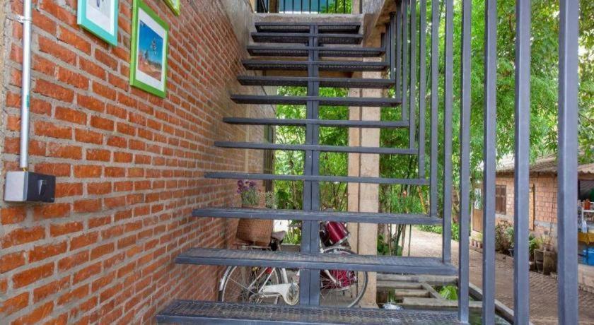 Отель Oyo 1155 Bikers House And Enduro Tours Чиангмай Экстерьер фото